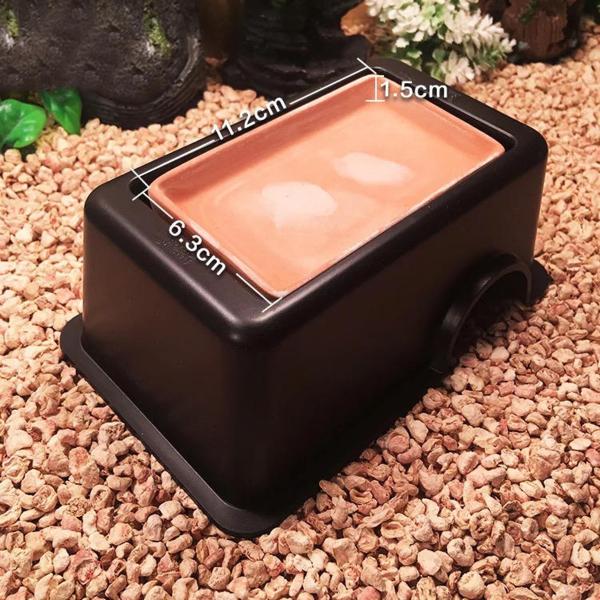 plastic hide with water dish (17.5 X 11.5 X 7.1)