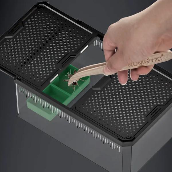 Nomoypet Magnetic Middle Sliding LID Feeding Box